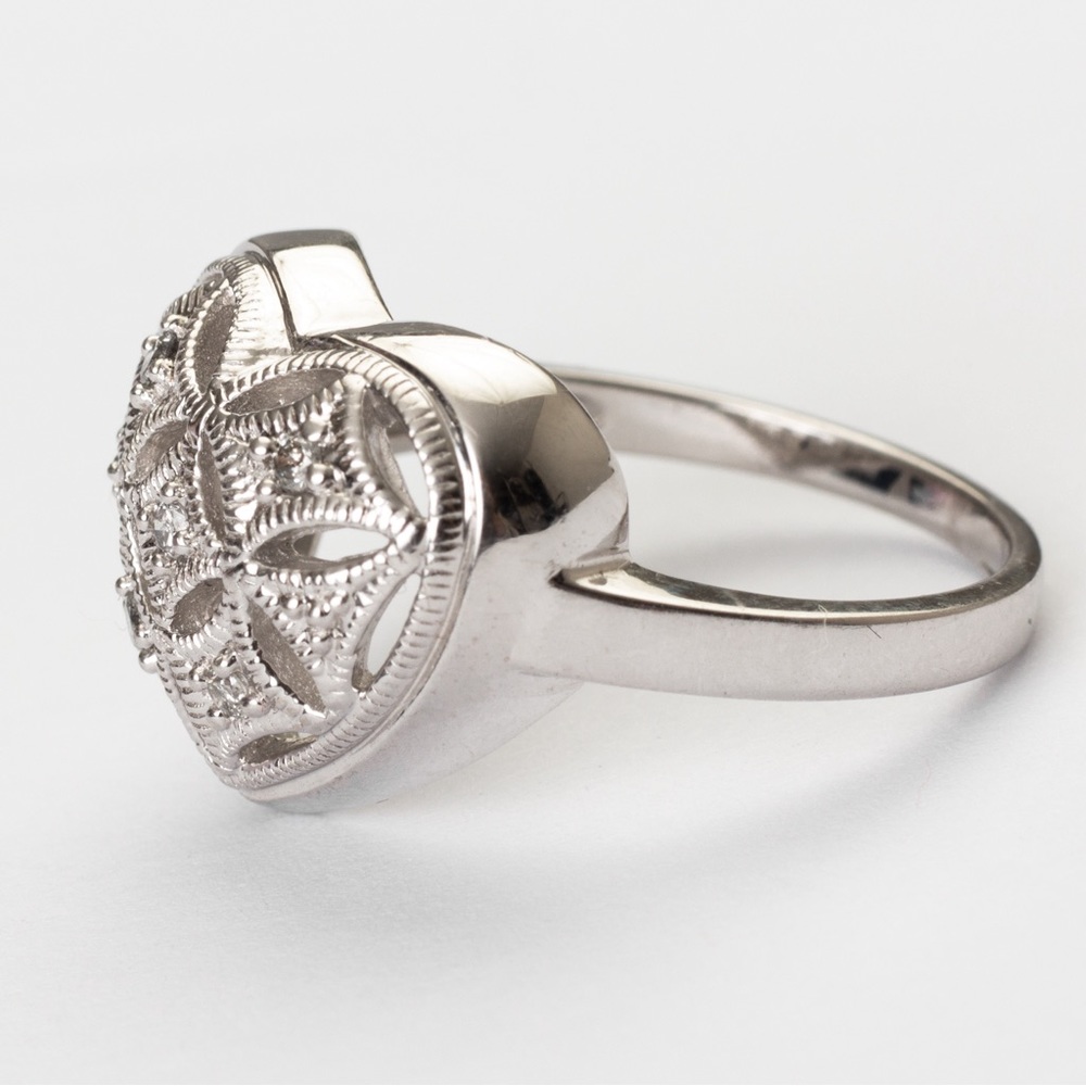 Heart shaped concave ring filigree, etching & small diamonds & sterling silver 8 - Picture 7 of 16